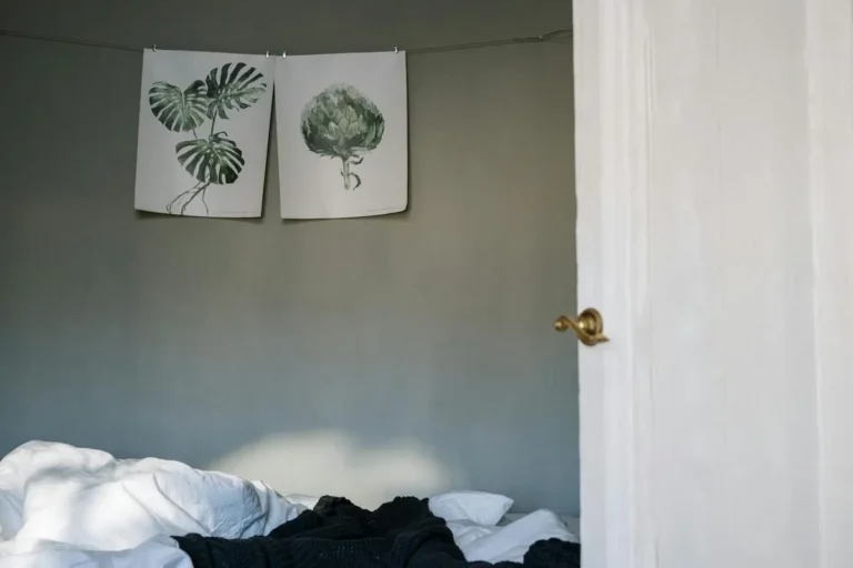 A quieter routine: hemp oil and the slow work of sleeping better