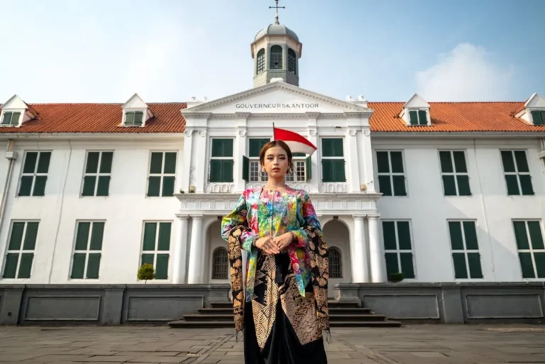 Model kebaya cantik dan elegan: Style Guide, Trends, Looks, and Outfit Ideas
