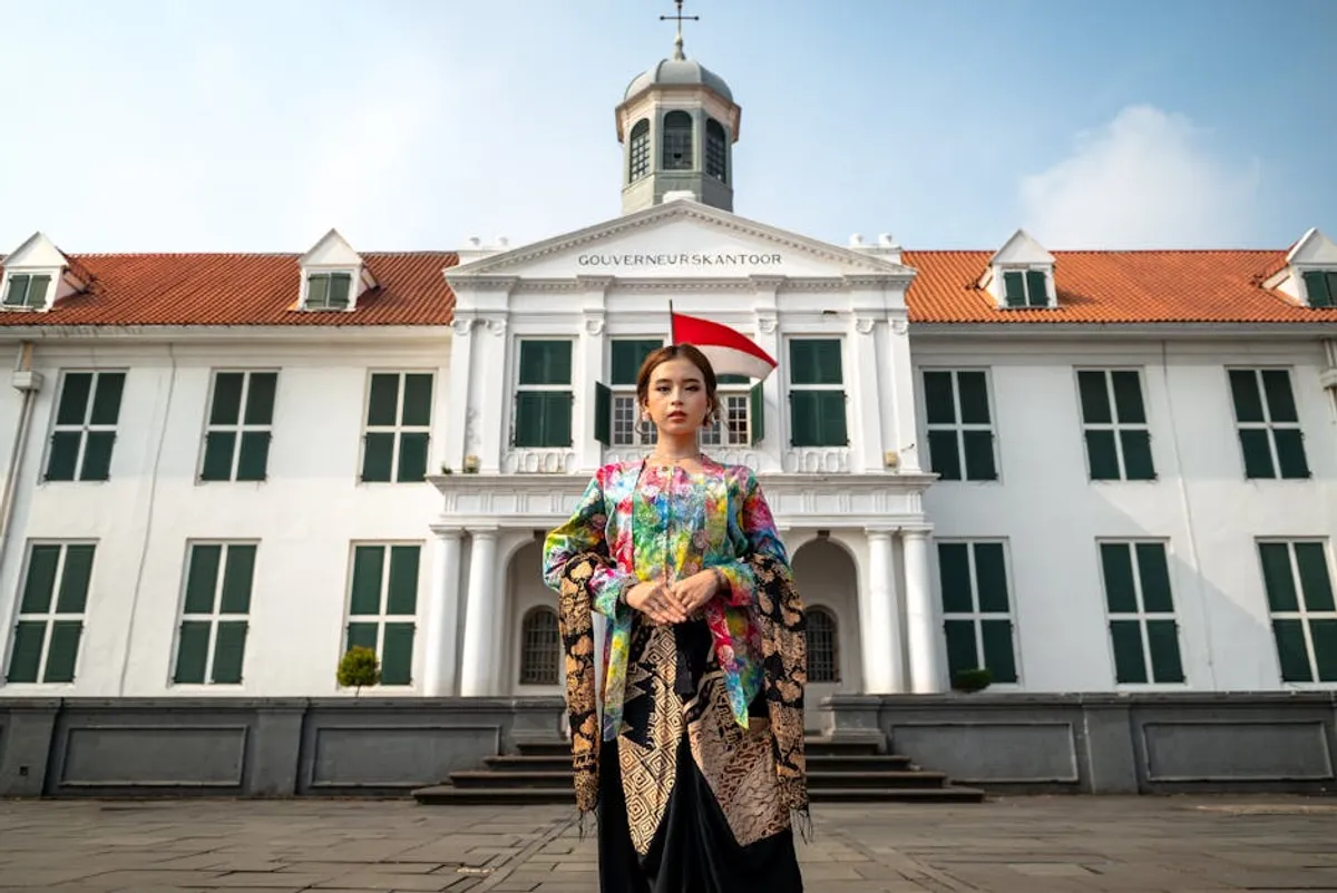 Model kebaya cantik dan elegan: Style Guide, Trends, Looks, and Outfit Ideas